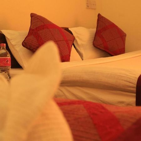 Hotel Royal Image Pokhara Buitenkant foto