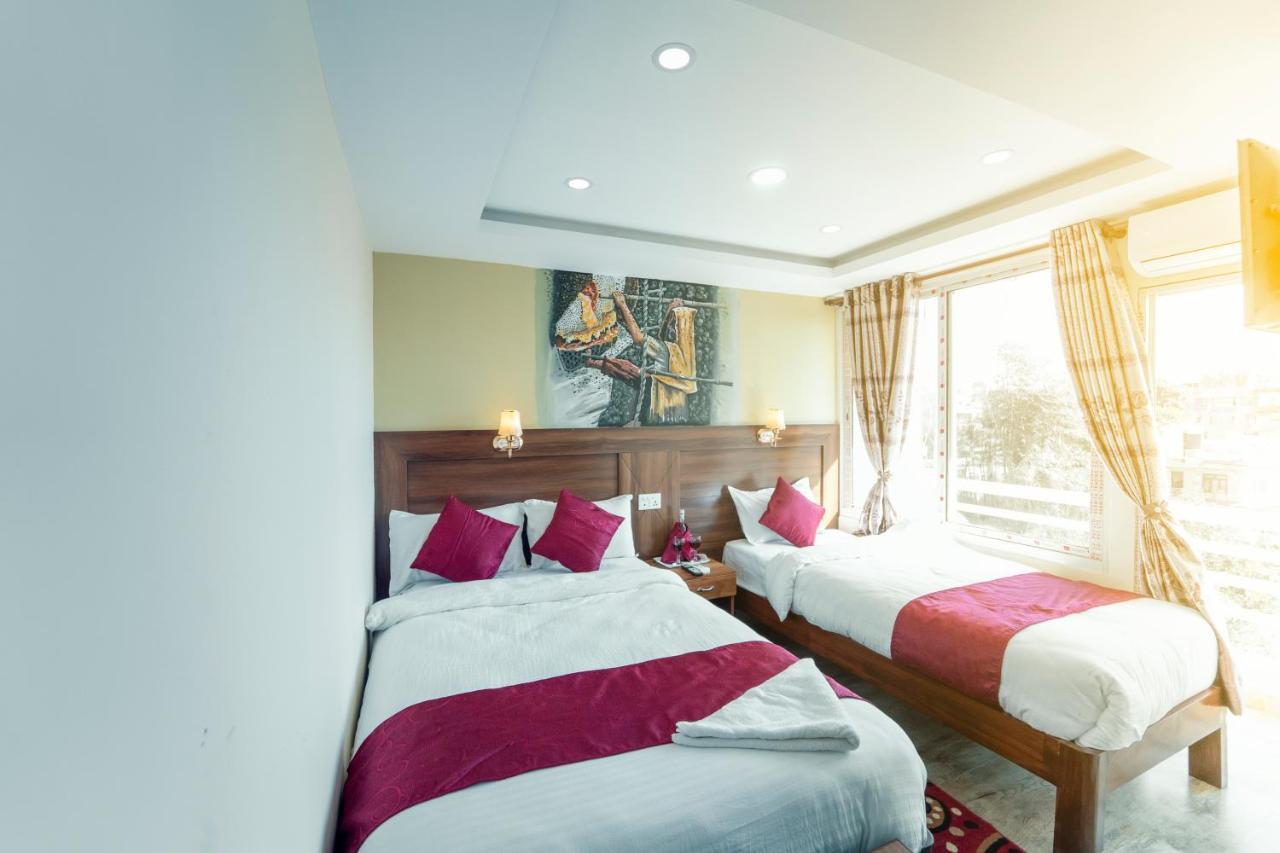 Hotel Royal Image Pokhara Buitenkant foto