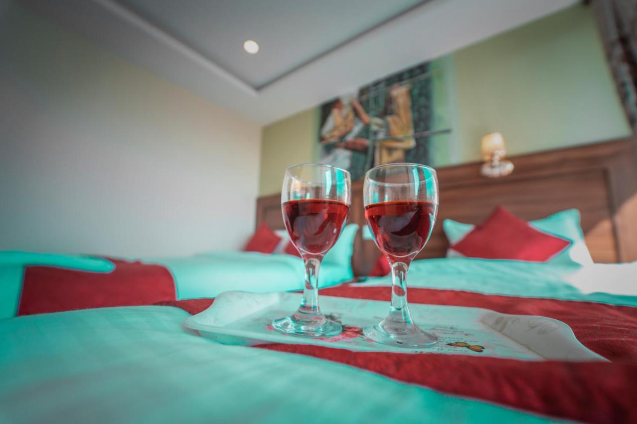 Hotel Royal Image Pokhara Buitenkant foto