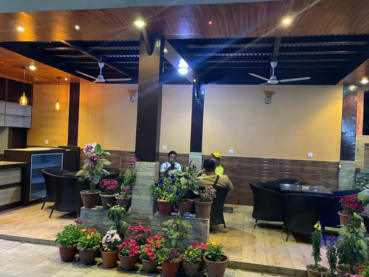 Hotel Royal Image Pokhara Buitenkant foto