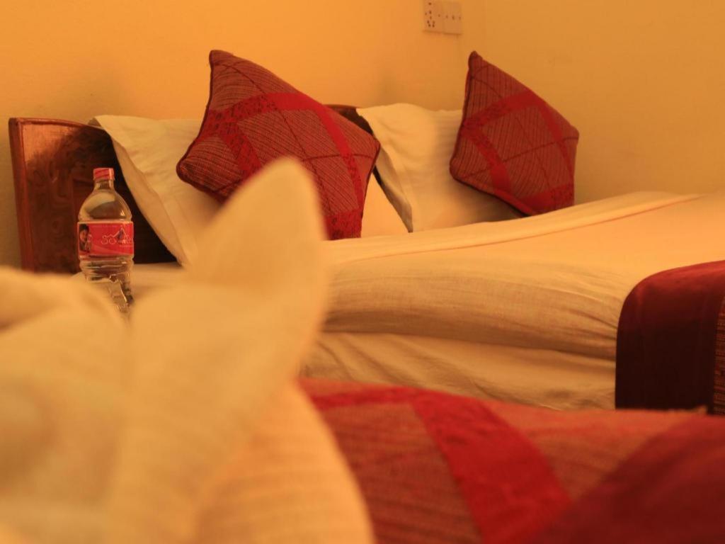 Hotel Royal Image Pokhara Buitenkant foto