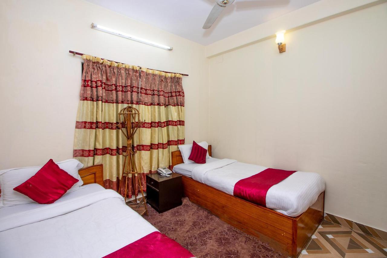 Hotel Royal Image Pokhara Buitenkant foto