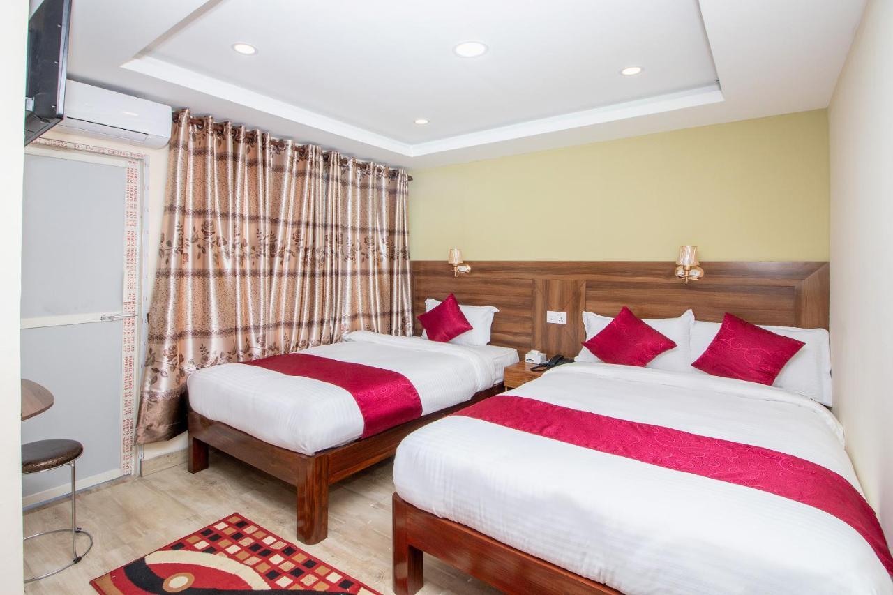 Hotel Royal Image Pokhara Buitenkant foto