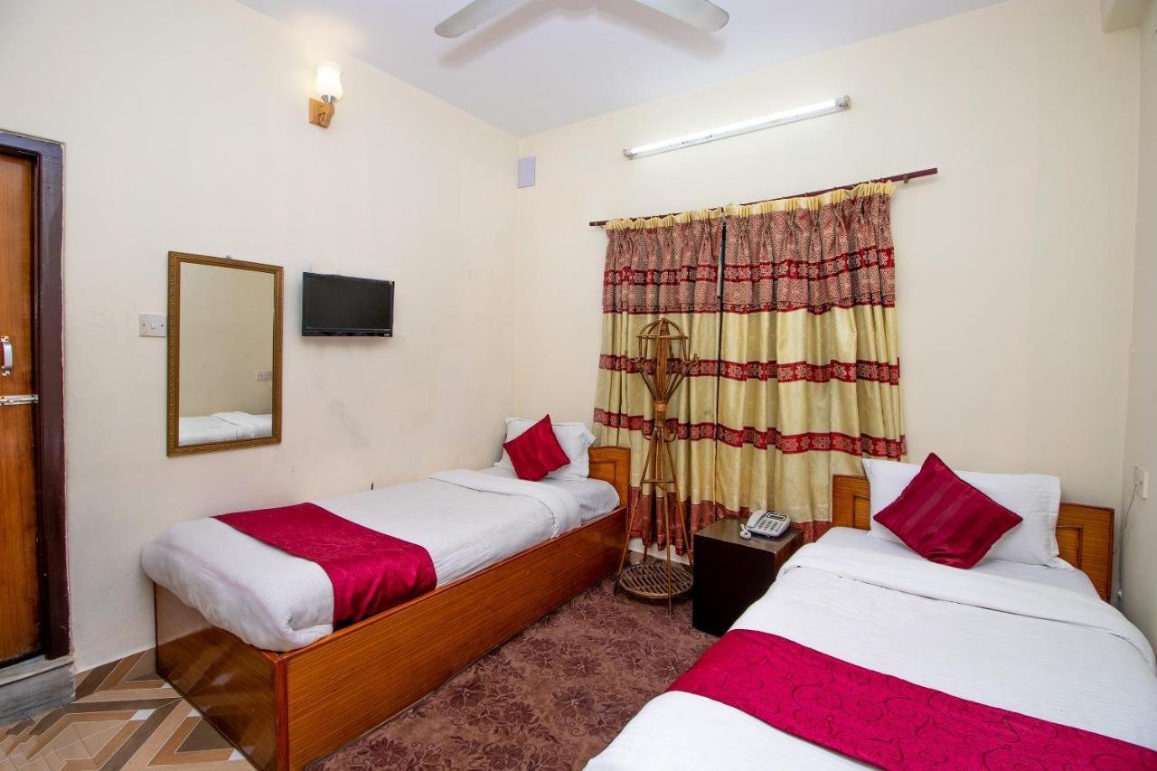 Hotel Royal Image Pokhara Buitenkant foto