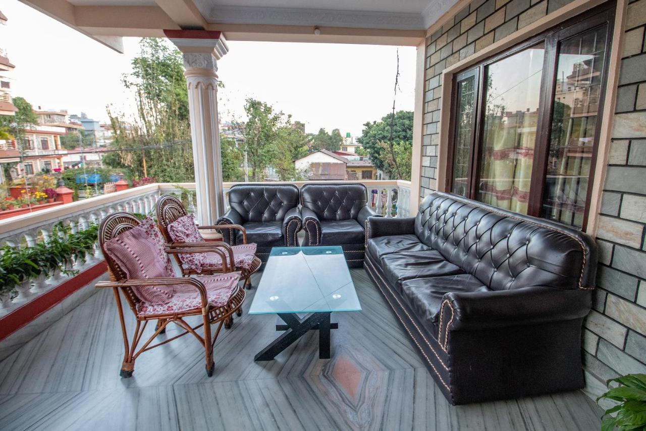 Hotel Royal Image Pokhara Buitenkant foto