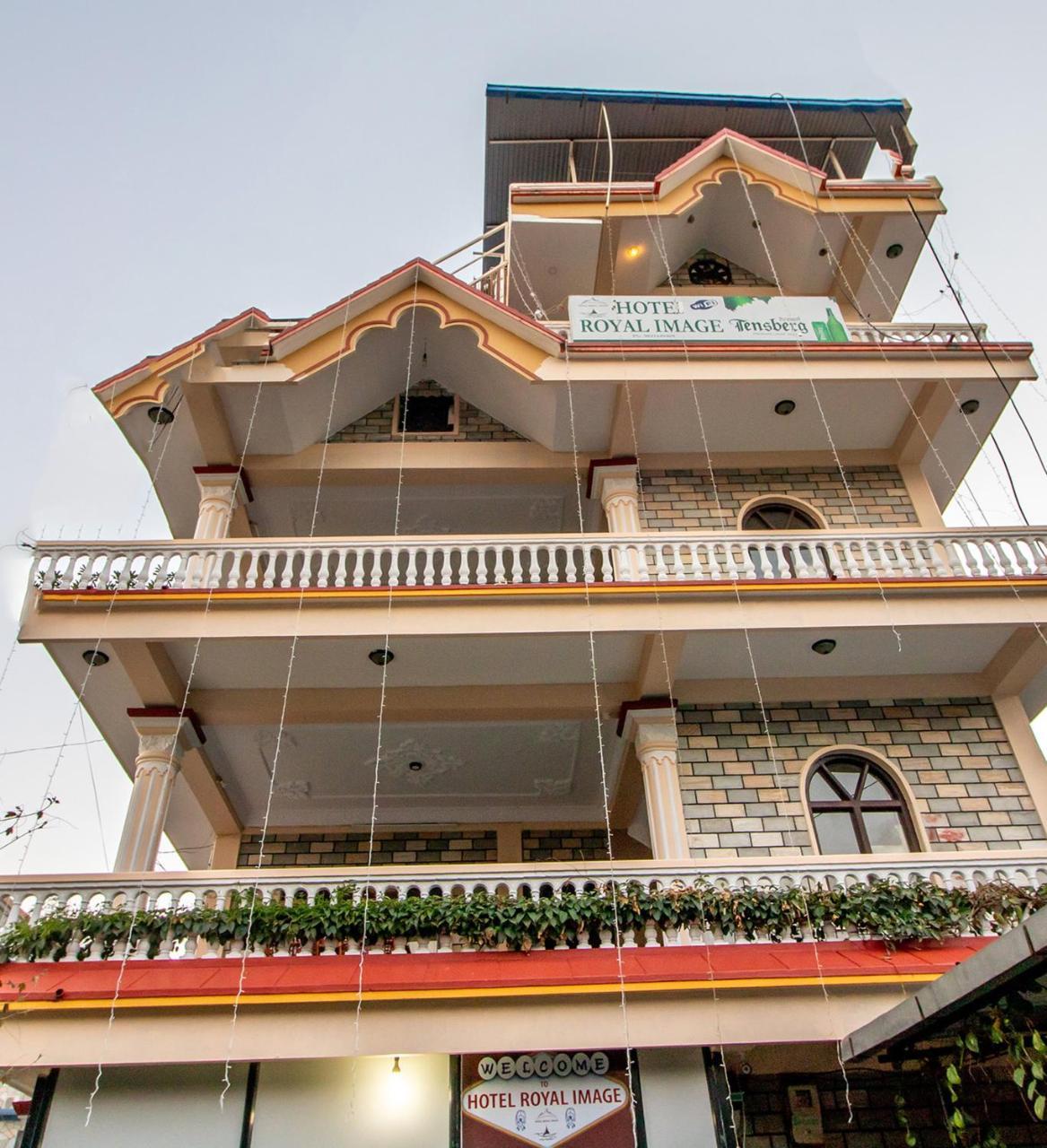 Hotel Royal Image Pokhara Buitenkant foto
