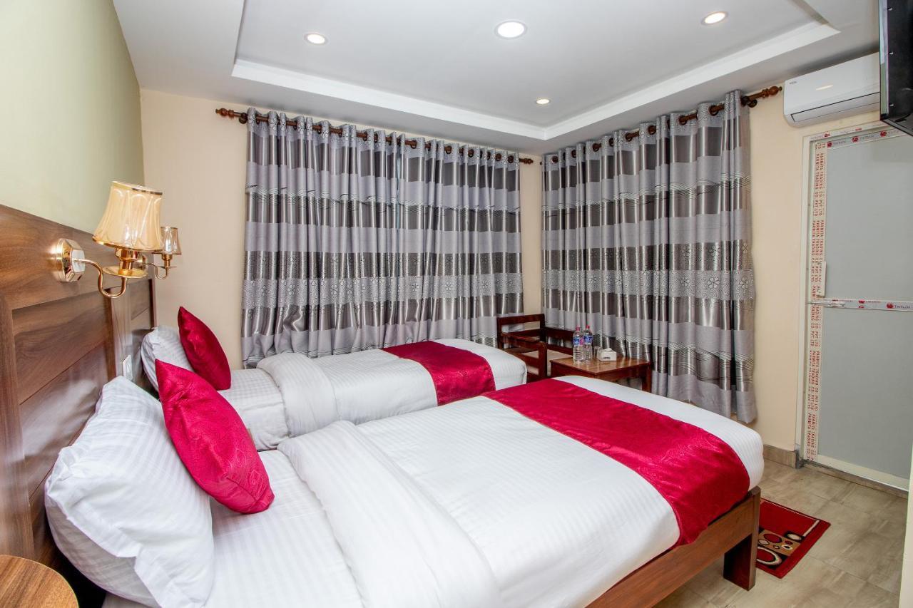 Hotel Royal Image Pokhara Buitenkant foto