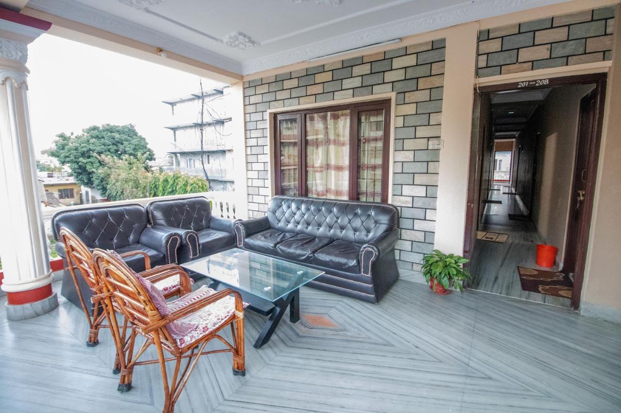 Hotel Royal Image Pokhara Buitenkant foto
