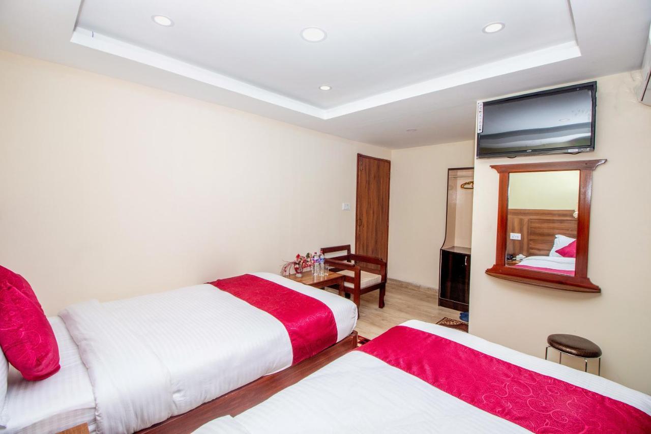 Hotel Royal Image Pokhara Buitenkant foto