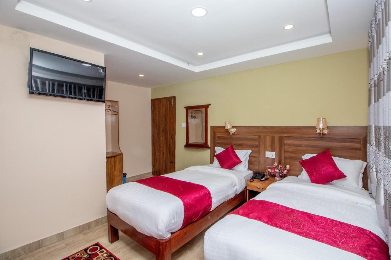 Hotel Royal Image Pokhara Buitenkant foto
