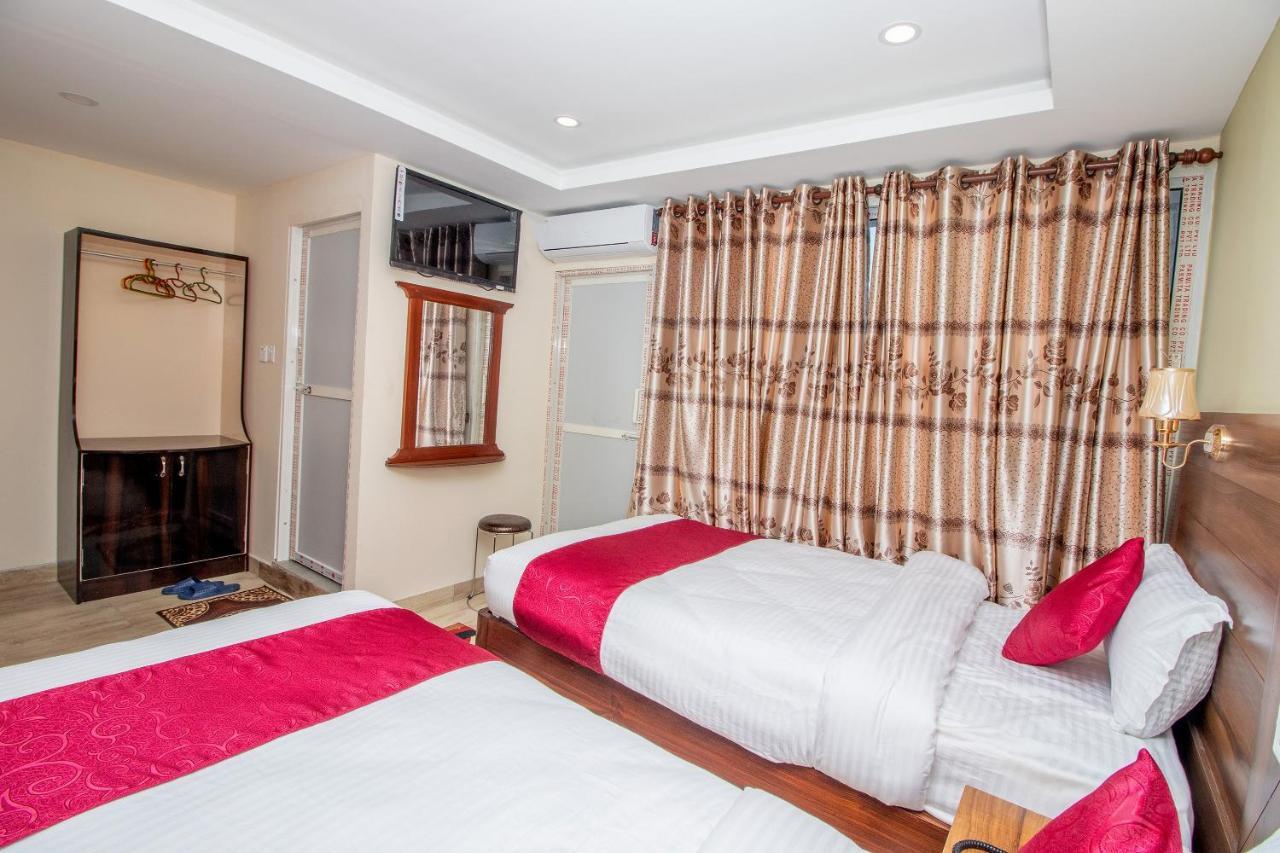 Hotel Royal Image Pokhara Buitenkant foto