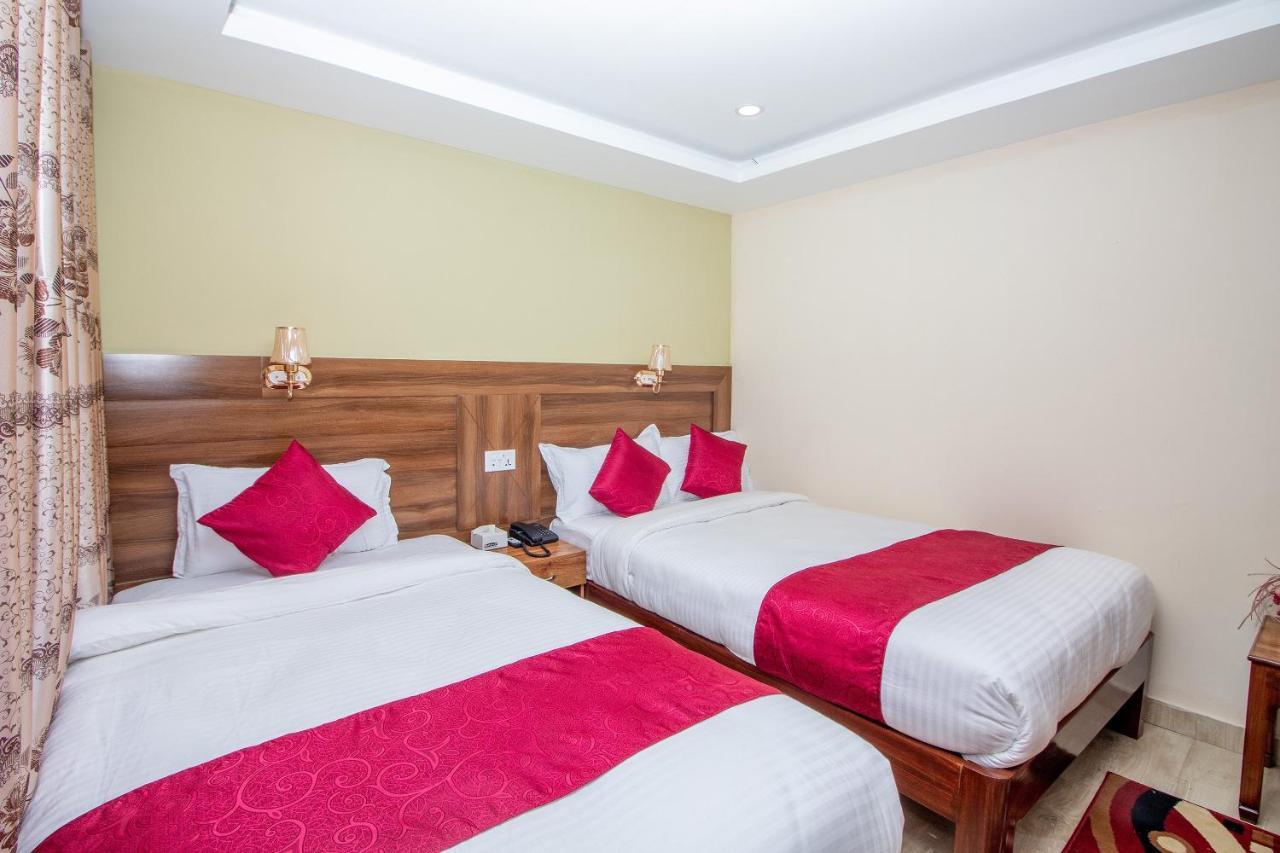 Hotel Royal Image Pokhara Buitenkant foto