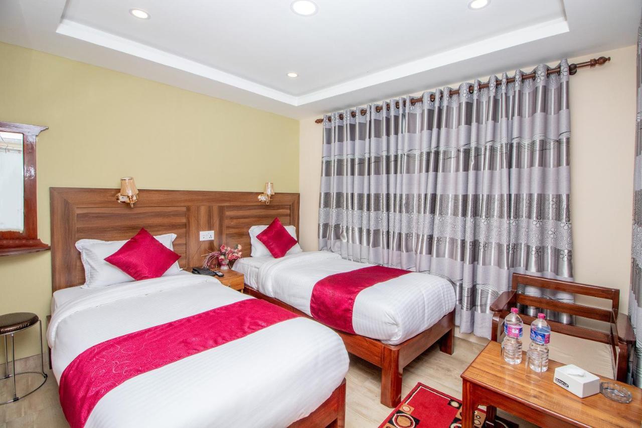 Hotel Royal Image Pokhara Buitenkant foto