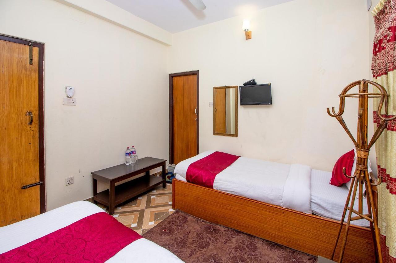 Hotel Royal Image Pokhara Buitenkant foto