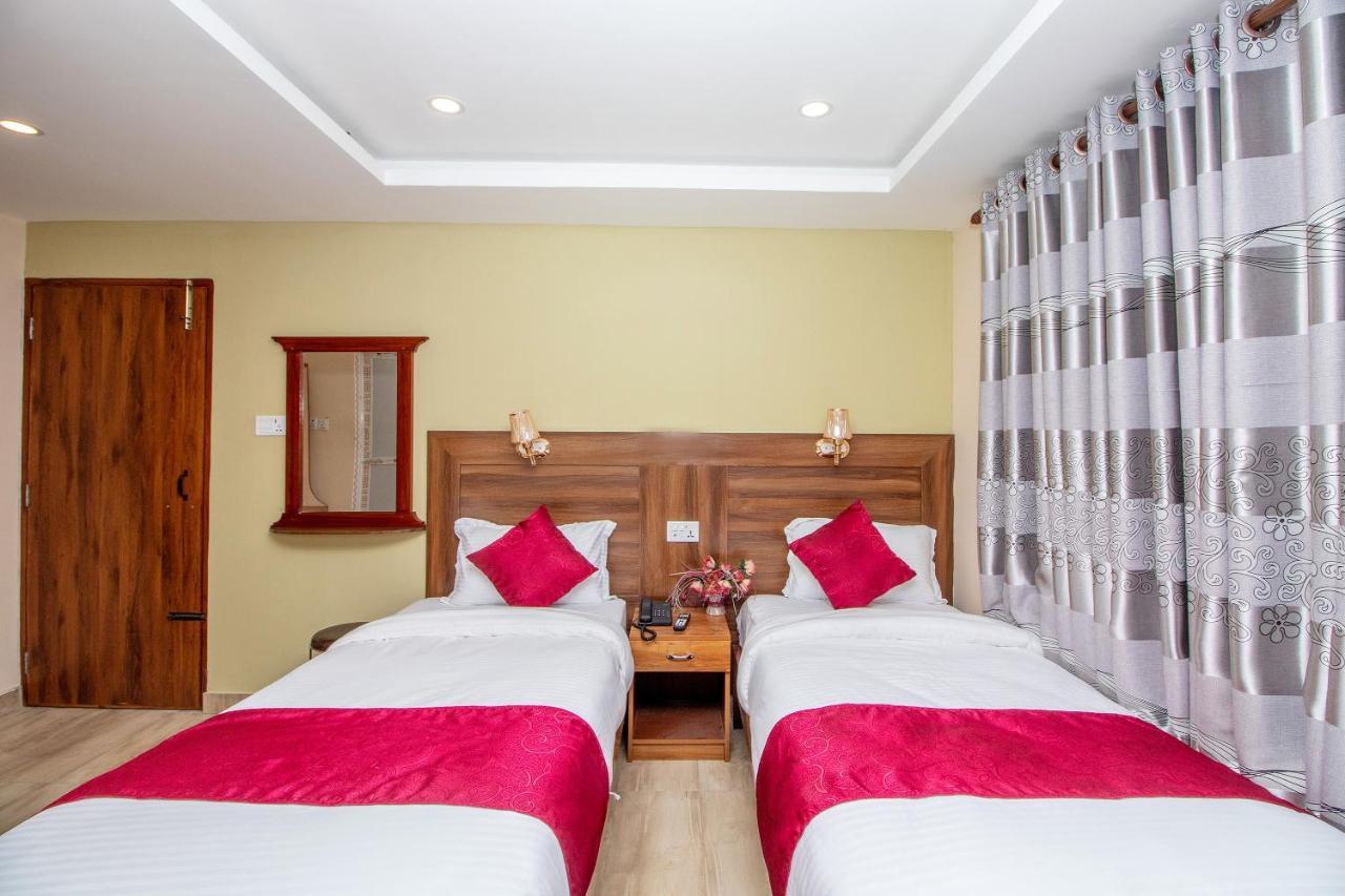 Hotel Royal Image Pokhara Buitenkant foto