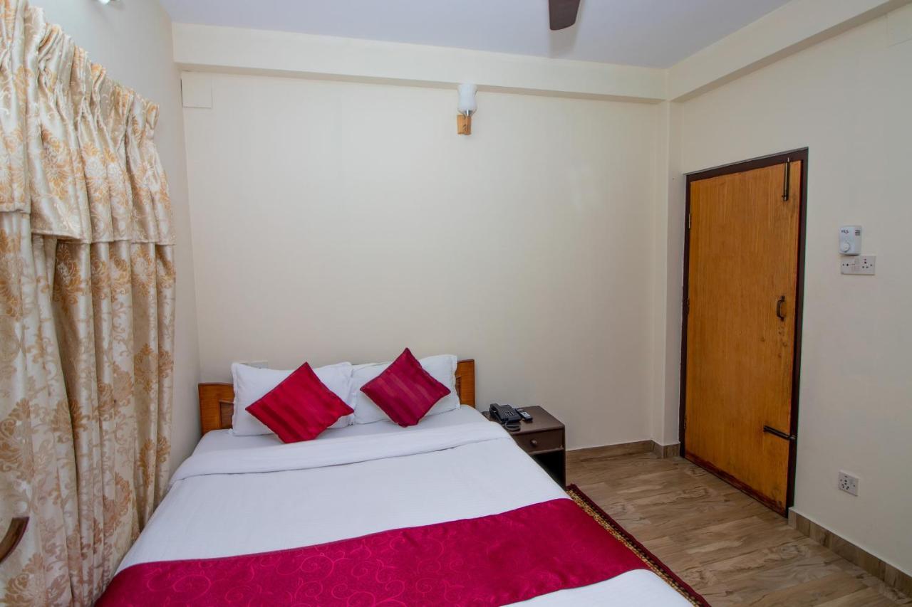 Hotel Royal Image Pokhara Buitenkant foto
