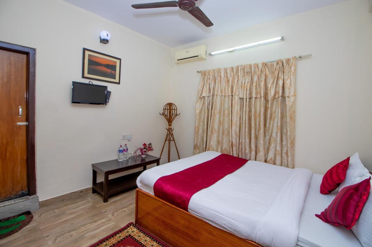 Hotel Royal Image Pokhara Buitenkant foto