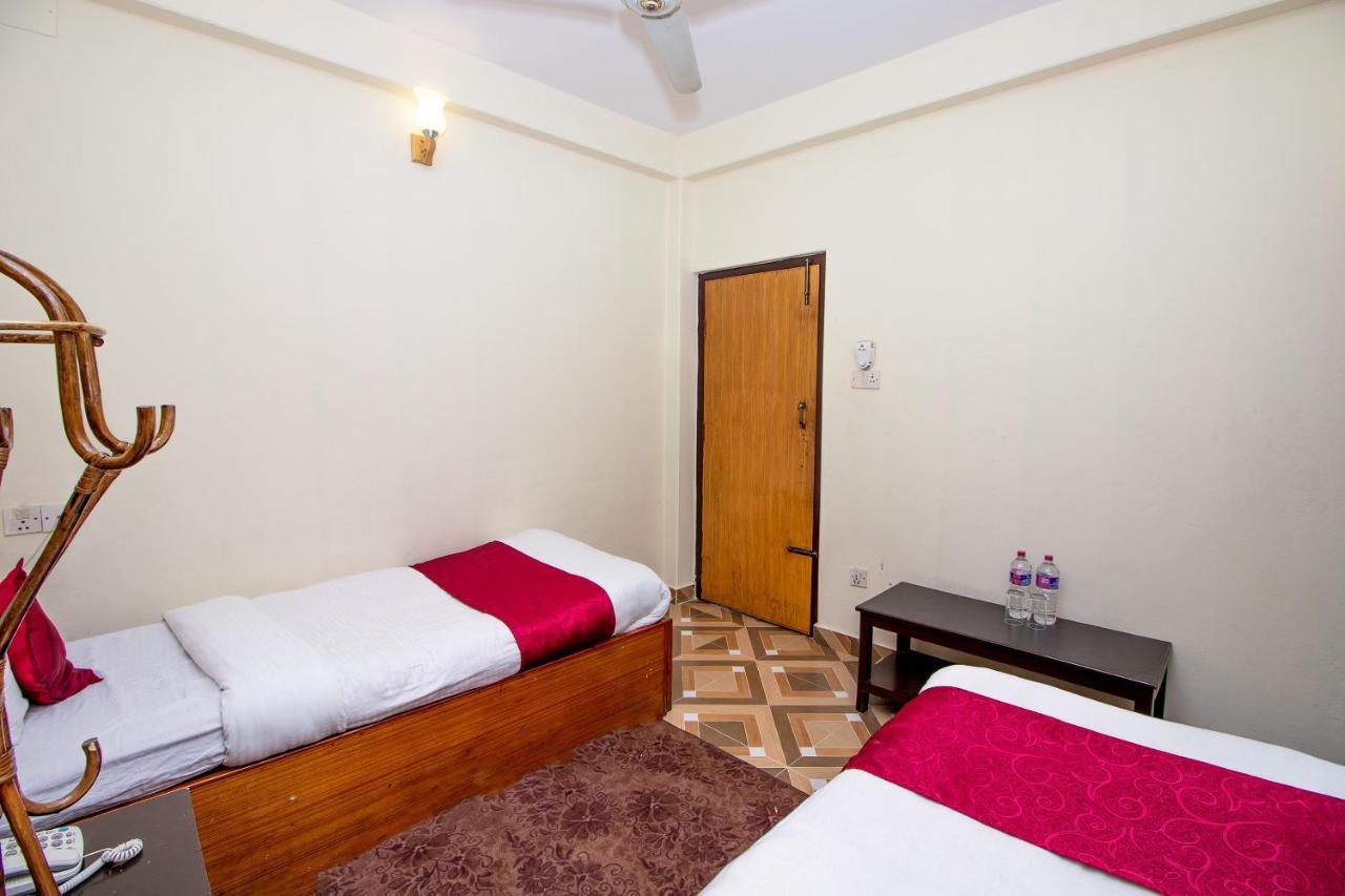 Hotel Royal Image Pokhara Buitenkant foto